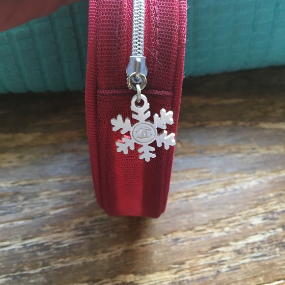 Authentic CHANEL Circular Makeup Bag - Picture 3 of 6